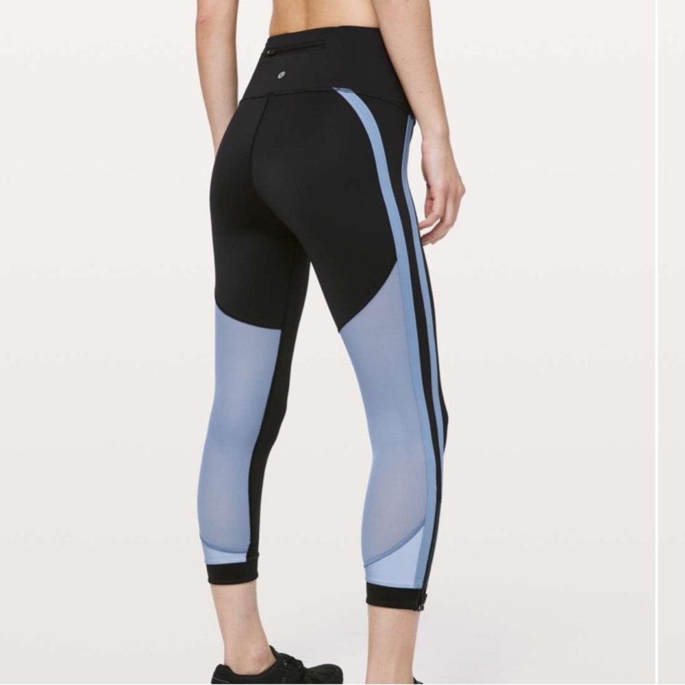 Lululemon Zip The Line Crop 23" Black / Utility Blue Size 6 - Picture 4 of 15
